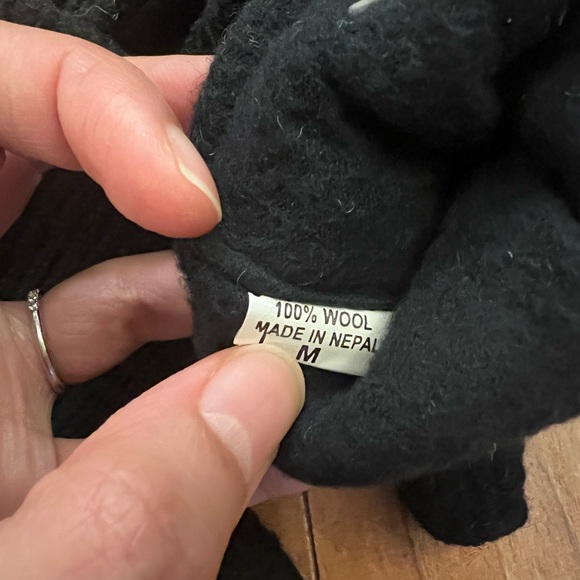 PENGUIN MITTENS Kids' 100% Wool puppet Penguin BOW TIE LINED Boys Girls Animal - Picture 2 of 5